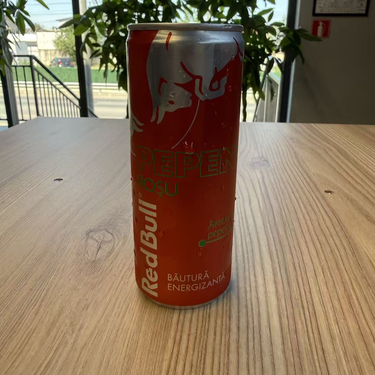 RED BULL PEPENE ROSU 250ML -SGR